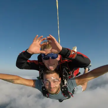 Saut en Parachute Tandem à Castres en région Midi-Pyrénées Saut en Parachute Tandem à Castres en région Midi-Pyrénées