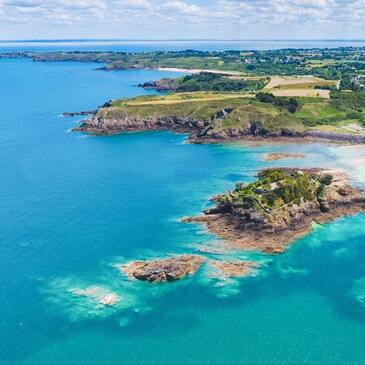 Baptême en Hélicoptère - Survol du Mont Saint Michel en région Normandie Baptême en Hélicoptère - Survol du Mont Saint Michel en région Normandie