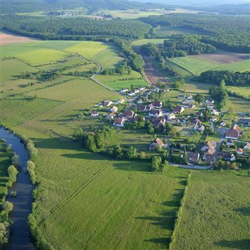 Vol en Montgolfière Survol du Plateau de Langres en région Champagne-Ardenne Vol en Montgolfière Survol du Plateau de Langres en région Champagne-Ardenne