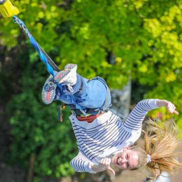 Saut à l'élastique au Viaduc de la Souleuvre en Normandie Saut à l'élastique au Viaduc de la Souleuvre en Normandie