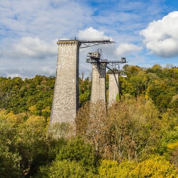 Saut à l&#39;élastique au Viaduc de la Souleuvre en Normandie en région Normandie