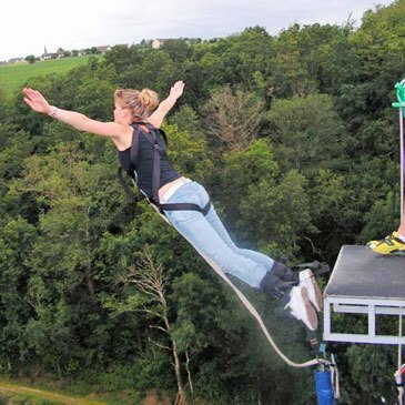 Saut à l'élastique au Mans proche de Paris Saut à l'élastique au Mans proche de Paris