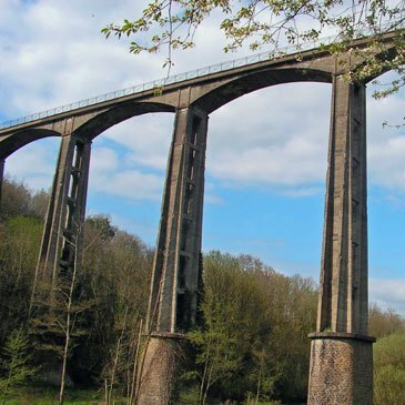 Saut à l'élastique proche Viaduc de Saint-Georges-le-Gaultier Saut à l'élastique proche Viaduc de Saint-Georges-le-Gaultier