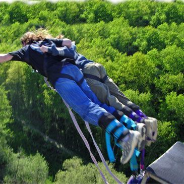 Saut à l'élastique au Mans proche de Paris en région Pays-de-la-Loire Saut à l'élastique au Mans proche de Paris en région Pays-de-la-Loire