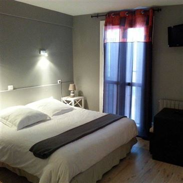 Weekend Saut en Parachute Tandem Près de Bordeaux en région Aquitaine Weekend Saut en Parachute Tandem Près de Bordeaux en région Aquitaine