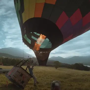 Baptême de l'air montgolfière, département Hautes Alpes Baptême de l'air montgolfière, département Hautes Alpes