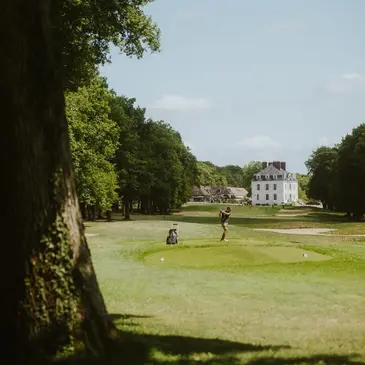Aillant-sur-Tholon, à 30 min d'Auxerre, Yonne (89) - Week end Golf