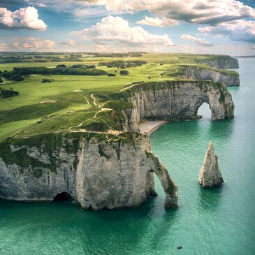 Baptême en Hélicoptère - Survol des Falaises d'Etretat Baptême en Hélicoptère - Survol des Falaises d'Etretat