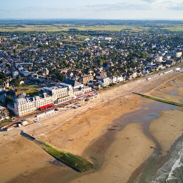Baptême en Hélicoptère - Survol des Falaises d'Etretat Baptême en Hélicoptère - Survol des Falaises d'Etretat