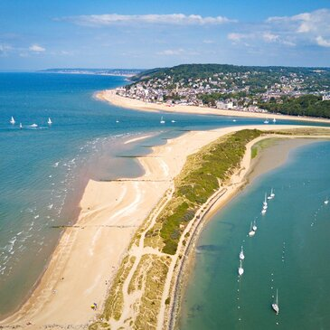 Baptême en Hélicoptère - Survol des Falaises d'Etretat en région Normandie Baptême en Hélicoptère - Survol des Falaises d'Etretat en région Normandie