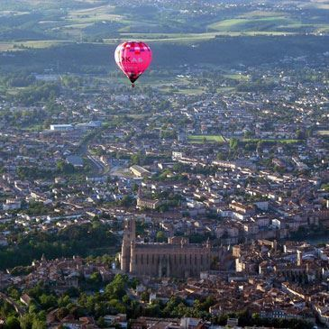 Vol en Montgolfière près d'Albi- Survol de Cordes-sur-Ciel Vol en Montgolfière près d'Albi- Survol de Cordes-sur-Ciel