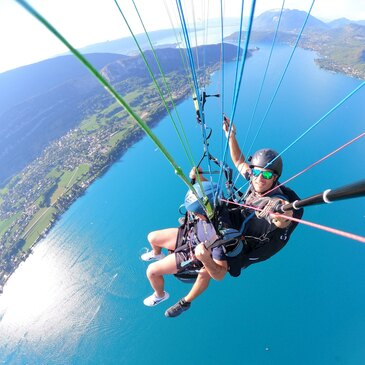 Baptême en Parapente - Survol du Lac d'Annecy Baptême en Parapente - Survol du Lac d'Annecy