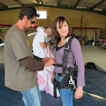 Saut en parachute proche Aérodrome de Sarlat - Domme Saut en parachute proche Aérodrome de Sarlat - Domme