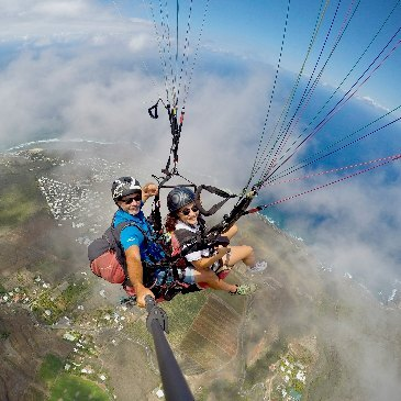 Baptême de Voltige en Parapente à Saint-Leu à La Réunion Baptême de Voltige en Parapente à Saint-Leu à La Réunion