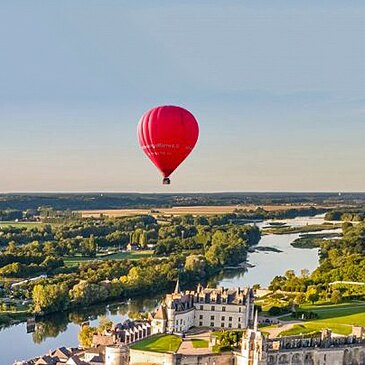 Vol en Montgolfière - Survol Château d'Amboise Vol en Montgolfière - Survol Château d'Amboise