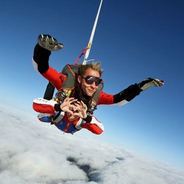 Saut en Parachute Tandem aux environs de Nancy Saut en Parachute Tandem aux environs de Nancy