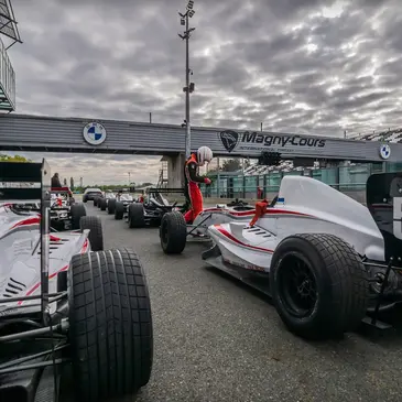 Stage de Pilotage Monoplace, département Nièvre Stage de Pilotage Monoplace, département Nièvre