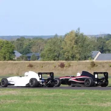 Stage en Formule Renault et Baptême F1 - Circuit de Magny-Cours en région Bourgogne Stage en Formule Renault et Baptême F1 - Circuit de Magny-Cours en région Bourgogne