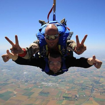 Saut en parachute, département Deux sèvres Saut en parachute, département Deux sèvres