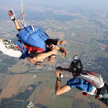 Saut en parachute proche Aérodrome de Niort - Marais Poitevin Saut en parachute proche Aérodrome de Niort - Marais Poitevin