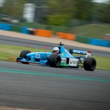 Stage Formule Renault et F1 - Circuit de Magny-Cours Club en région Bourgogne Stage Formule Renault et F1 - Circuit de Magny-Cours Club en région Bourgogne