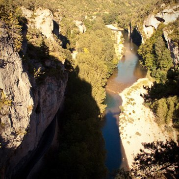 Cirque des Baumes, Lozère (48) - Saut à l'élastique Cirque des Baumes, Lozère (48) - Saut à l'élastique