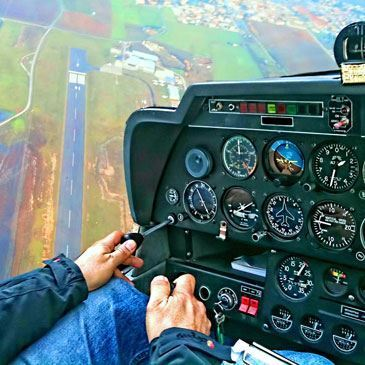 Stage d'Initiation en Avion et Simulateur à Aix-en-Provence Stage d'Initiation en Avion et Simulateur à Aix-en-Provence