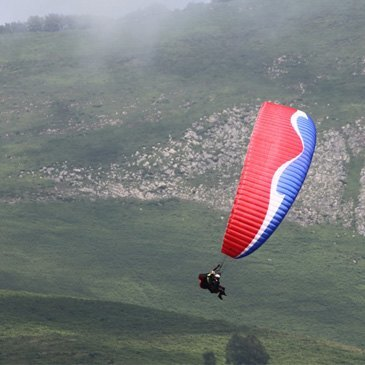 Baptême de l'air en Parapente au Col du Tourmalet en région Midi-Pyrénées Baptême de l'air en Parapente au Col du Tourmalet en région Midi-Pyrénées