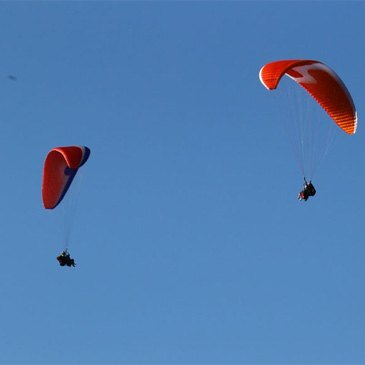 Baptême en Parapente à Argelès-Gazost en région Midi-Pyrénées Baptême en Parapente à Argelès-Gazost en région Midi-Pyrénées