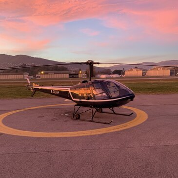 Baptême de l'air hélicoptère proche Aéroport de Cannes - Mandelieu Baptême de l'air hélicoptère proche Aéroport de Cannes - Mandelieu