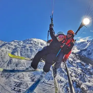 Baptême en Parapente à Skis à Courchevel Baptême en Parapente à Skis à Courchevel
