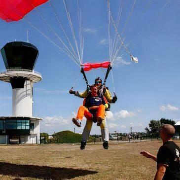 Saut en Parachute Tandem près d'Etretat en région Haute-Normandie