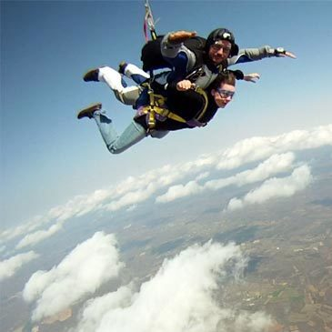 Saut en parachute en région Midi-Pyrénées Saut en parachute en région Midi-Pyrénées