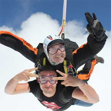 Saut en Parachute Tandem à Lille Saut en Parachute Tandem à Lille