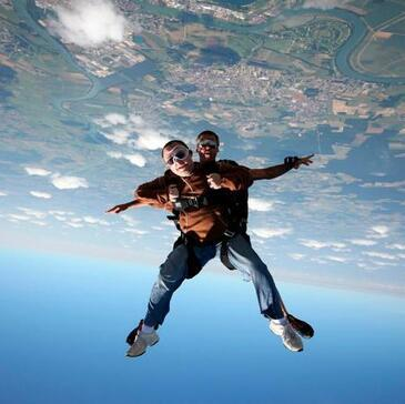 Aérodrome de Chalon-Champforgeuil, à 30 min de Beaune, Côte d'or (21) - Saut en parachute Aérodrome de Chalon-Champforgeuil, à 30 min de Beaune, Côte d'or (21) - Saut en parachute