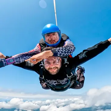 Saut en Parachute à Mimizan dans les Landes en région Aquitaine Saut en Parachute à Mimizan dans les Landes en région Aquitaine