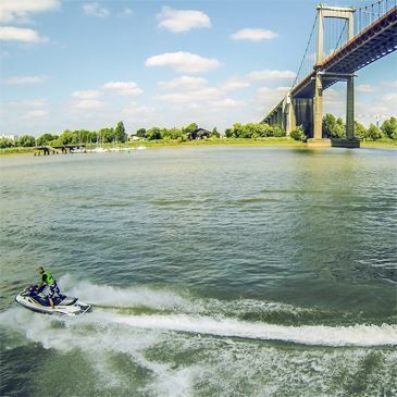 Randonnée en Jet Ski à Bordeaux Randonnée en Jet Ski à Bordeaux