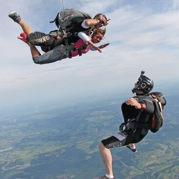 Saut en parachute proche Aérodrome de Spa-La Sauvenière - Belgique Saut en parachute proche Aérodrome de Spa-La Sauvenière - Belgique