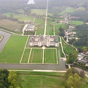 Baptême en Hélicoptère à Blois - Château de Chambord Baptême en Hélicoptère à Blois - Château de Chambord