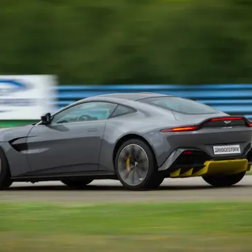 Baptême en Aston Martin V8 Vantage - Circuit de Dreux Baptême en Aston Martin V8 Vantage - Circuit de Dreux