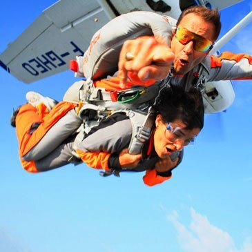 Saut en Parachute Tandem près d'Agen Saut en Parachute Tandem près d'Agen