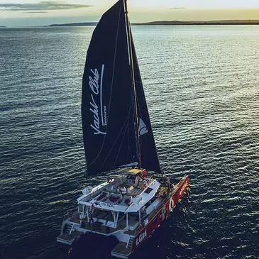 Balade en Catamaran au Coucher de Soleil à La Grande-Motte Balade en Catamaran au Coucher de Soleil à La Grande-Motte