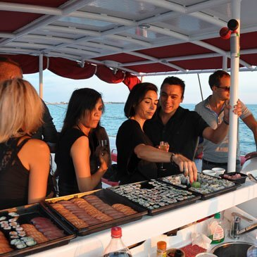 Boat Party à bord d'un Catamaran à la Grande Motte Boat Party à bord d'un Catamaran à la Grande Motte