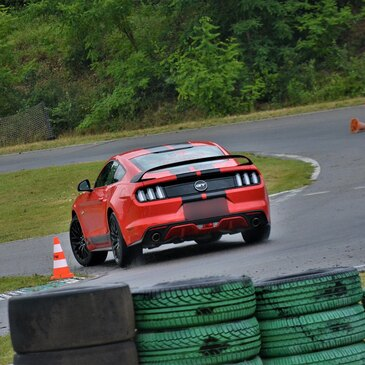 Stage de Pilotage Ford Mustang en région Rhône-Alpes Stage de Pilotage Ford Mustang en région Rhône-Alpes
