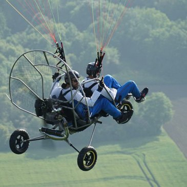 Baptême en Paramoteur à La Ferté-Gaucher près de Paris Baptême en Paramoteur à La Ferté-Gaucher près de Paris