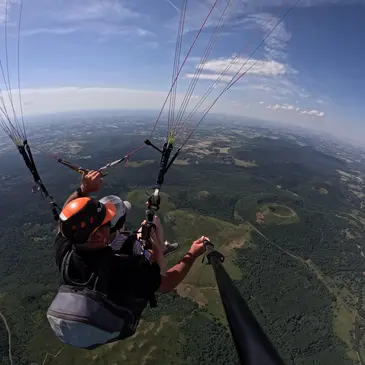 Baptême en parapente, département Puy de dôme Baptême en parapente, département Puy de dôme
