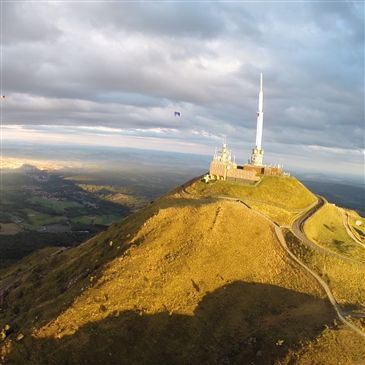 Baptême en parapente proche Orcines, à 20 min de Clermont-Ferrand Baptême en parapente proche Orcines, à 20 min de Clermont-Ferrand
