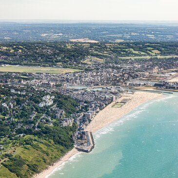 Baptême en Hélicoptère à Deauville - Les Falaises d'Etretat en région Normandie Baptême en Hélicoptère à Deauville - Les Falaises d'Etretat en région Normandie