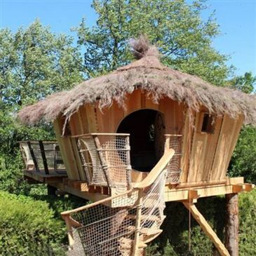 Cabane dans les Arbres à l'Isle-sur-La-Sorgue Cabane dans les Arbres à l'Isle-sur-La-Sorgue