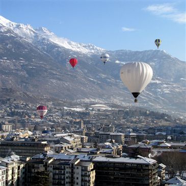 Baptême de l&#39;air montgolfière proche Aéroport de la Vallée d&#39;Aoste (Italie), à 1h de Chamonix-Mont-blanc